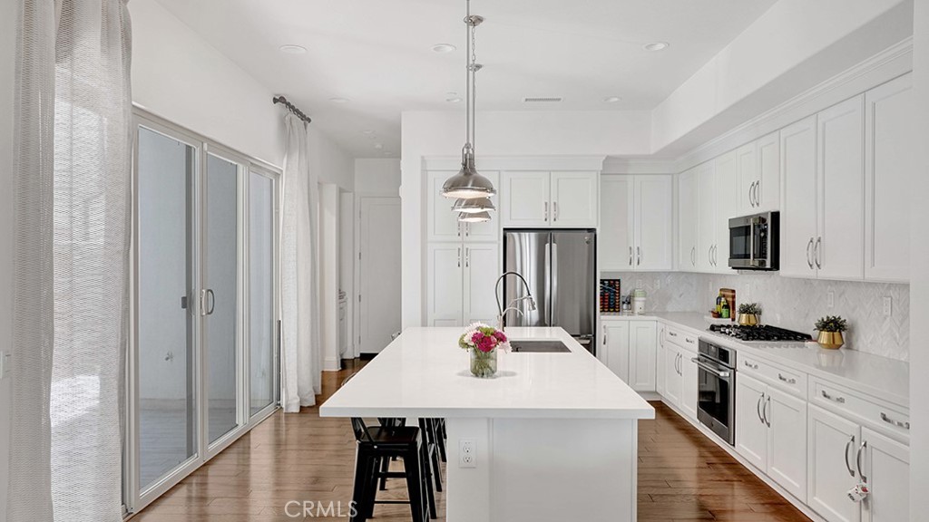 111 Frame, Irvine CA 92618 - photo 4