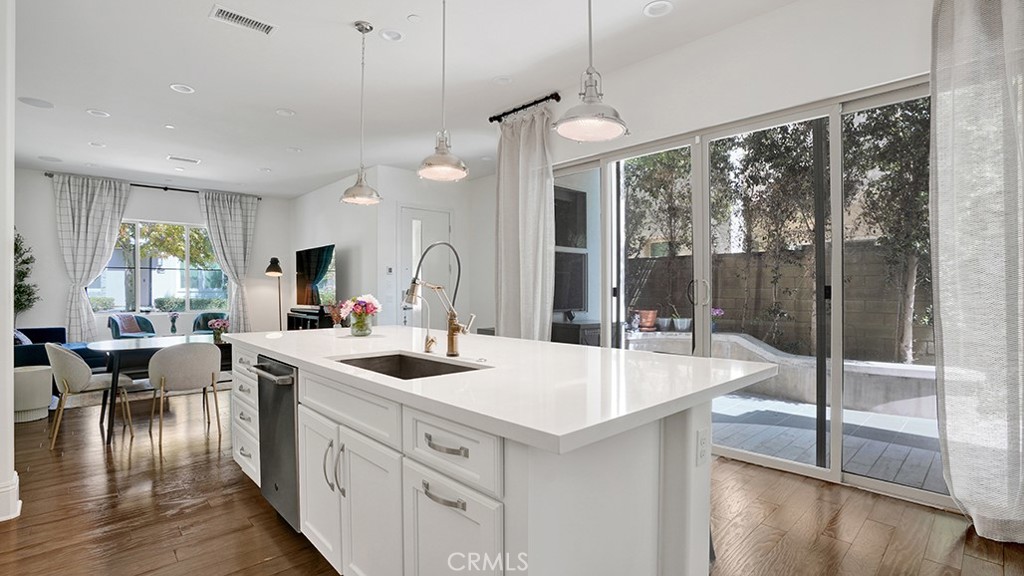 111 Frame, Irvine CA 92618 - photo 6