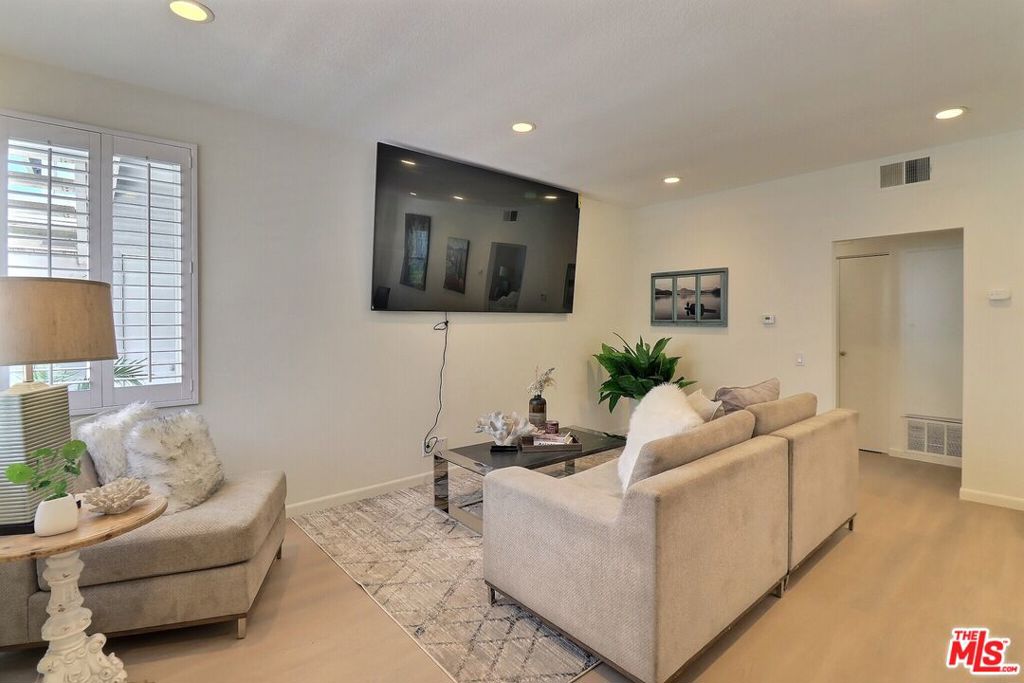 111 Remington 332, Irvine CA 92620 - photo 6