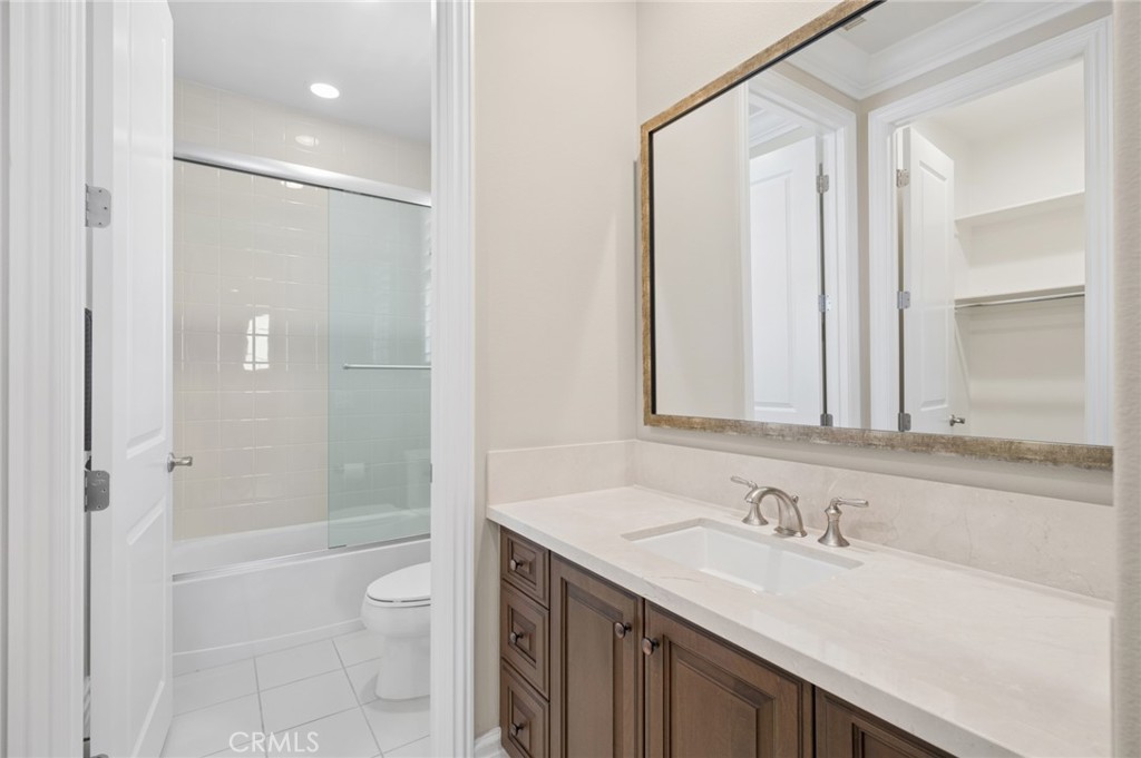 En-Suite Bath - 111 Shady Arbor, Irvine CA 92618 - photo 41