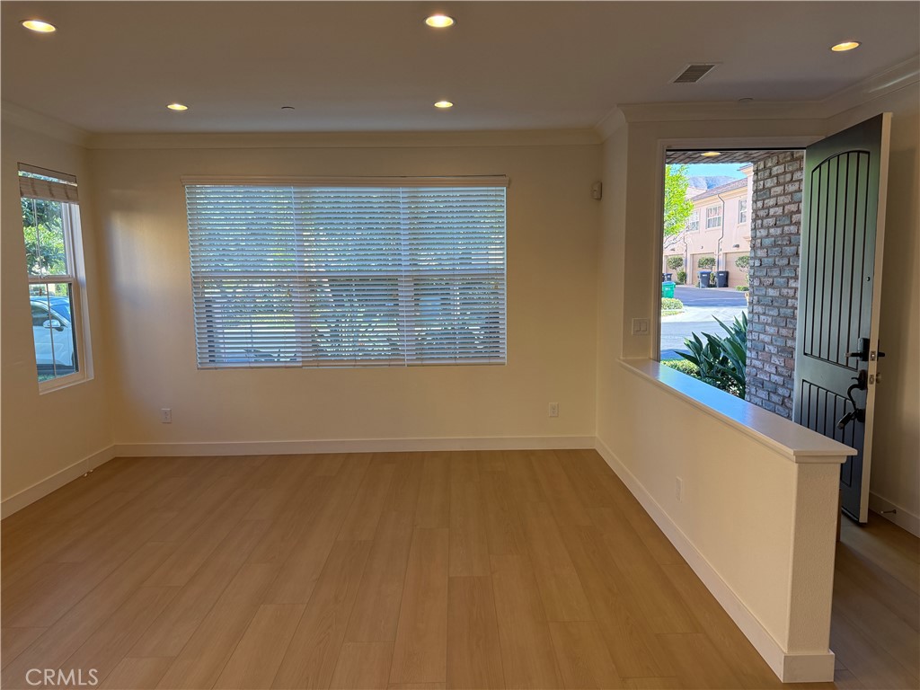 112 Crescent Moon, Irvine CA 92602 - photo 5