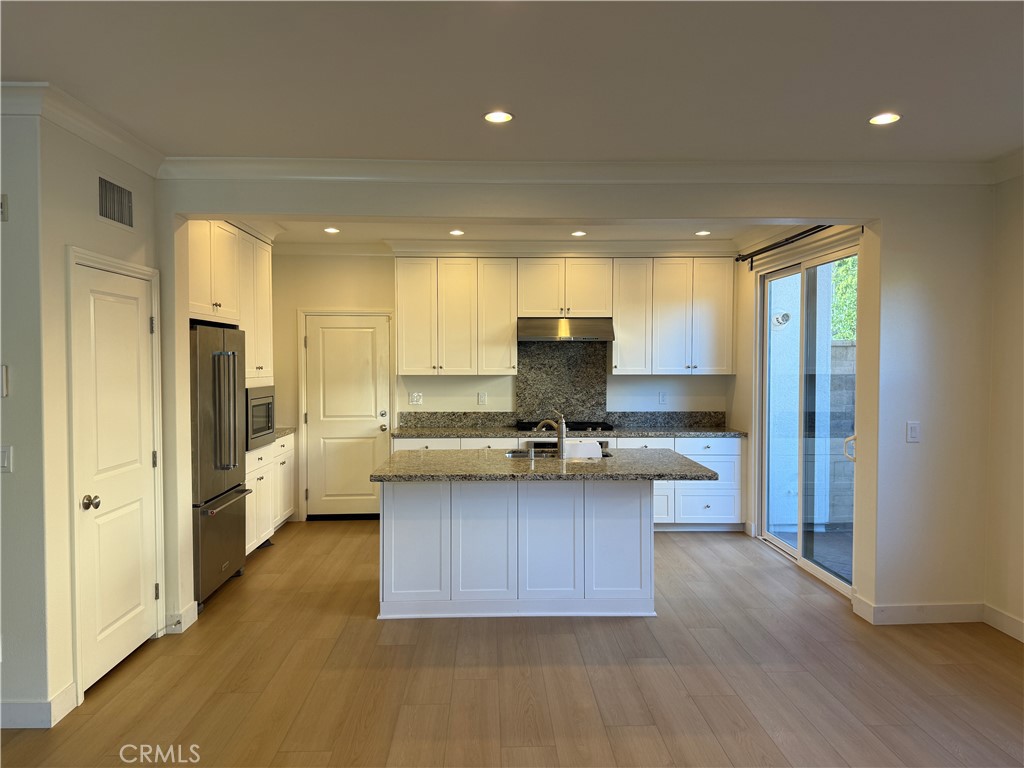 112 Crescent Moon, Irvine CA 92602 - photo 6