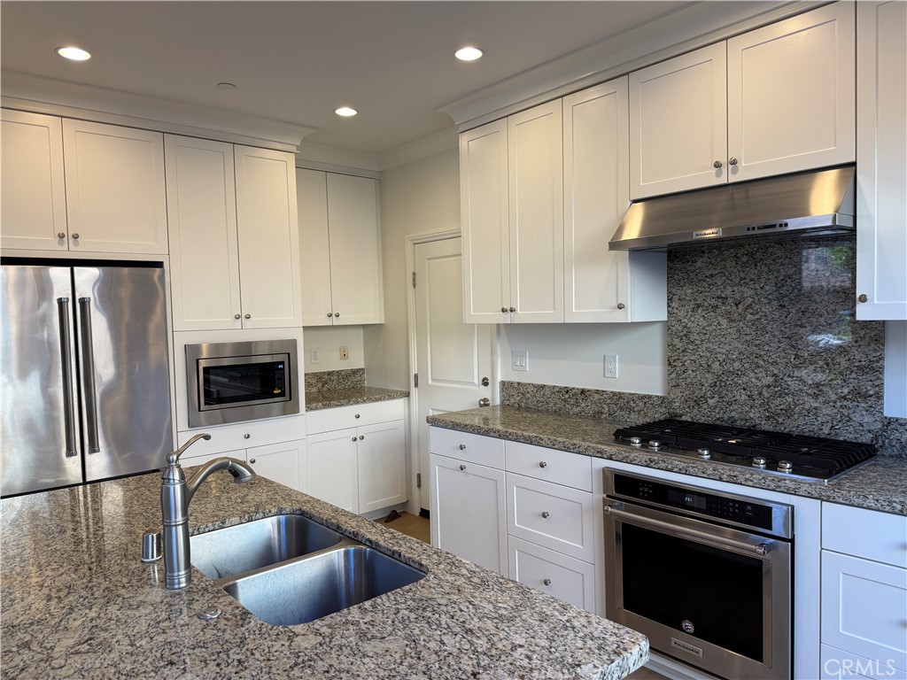 112 Crescent Moon, Irvine CA 92602 - photo 8