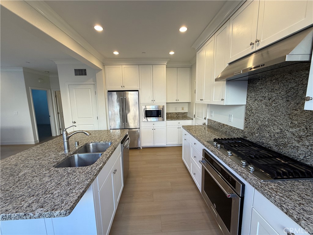112 Crescent Moon, Irvine CA 92602 - photo 9