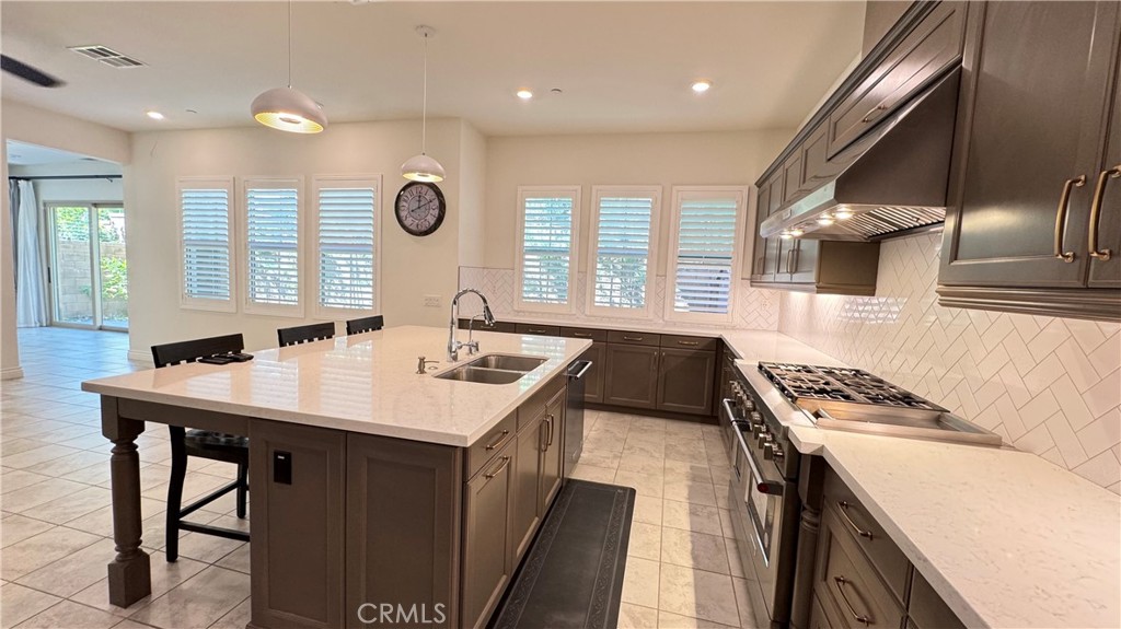 112 Graphite, Irvine CA 92620 - photo 1