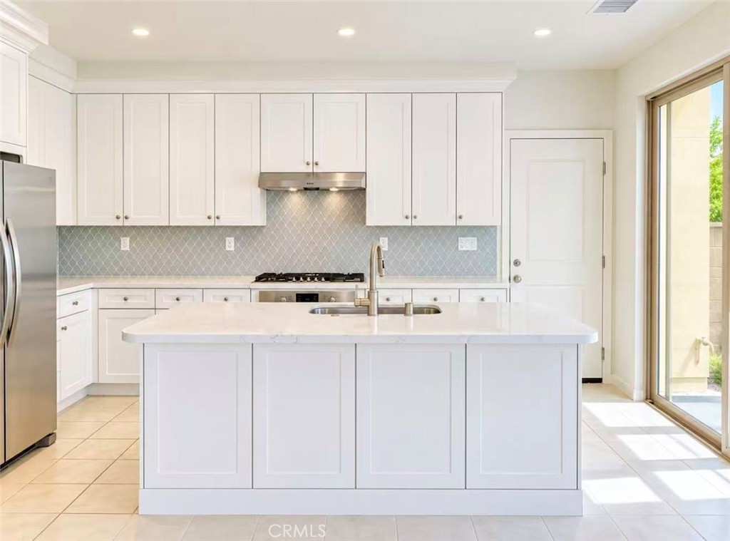 112 Newburry, Irvine CA 92618 - photo 3