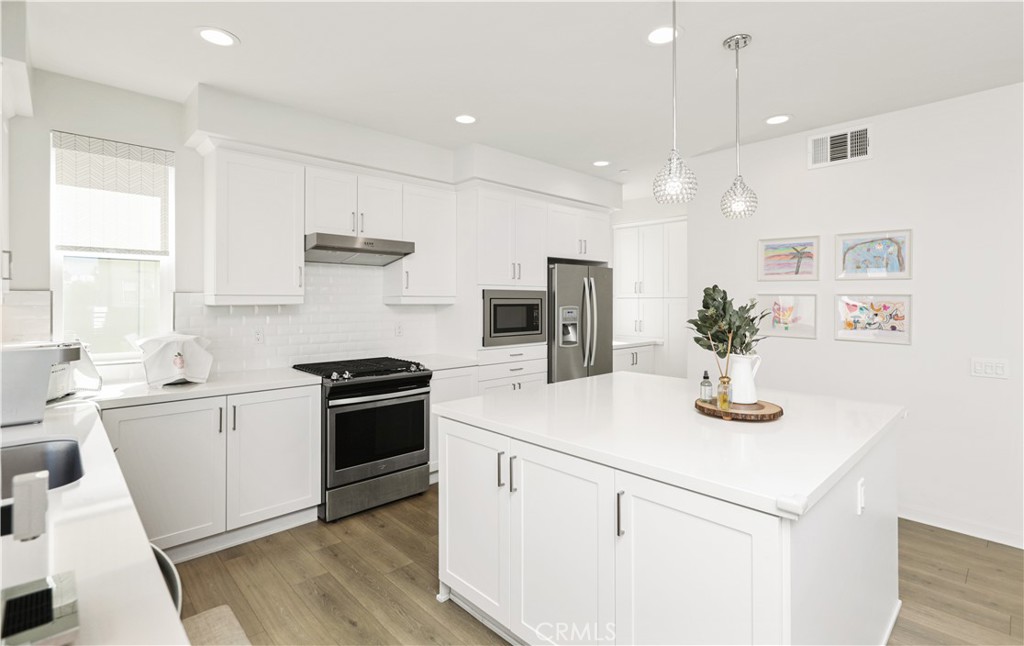 112 Novel, Irvine CA 92618 - photo 9