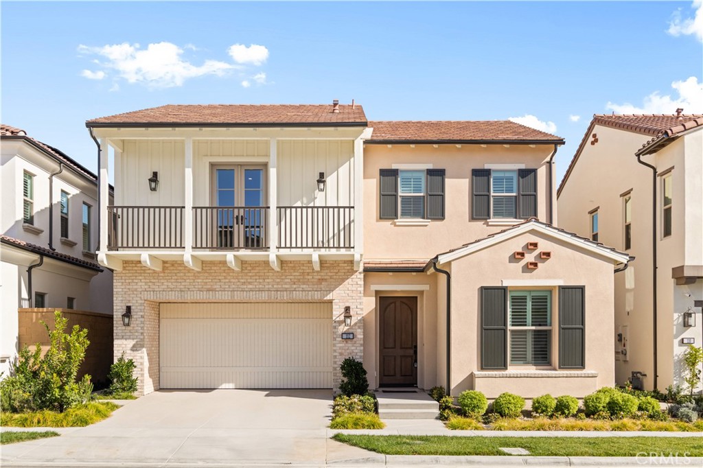 Sunny Spanish facade, balcony perfect for views - 112 Oakstone, Irvine CA 92618 - photo 1