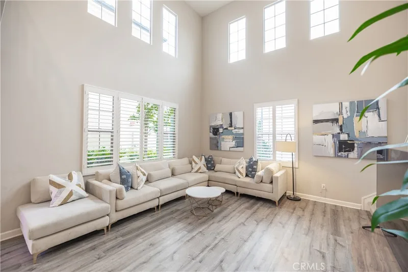 114 Falcon, Irvine