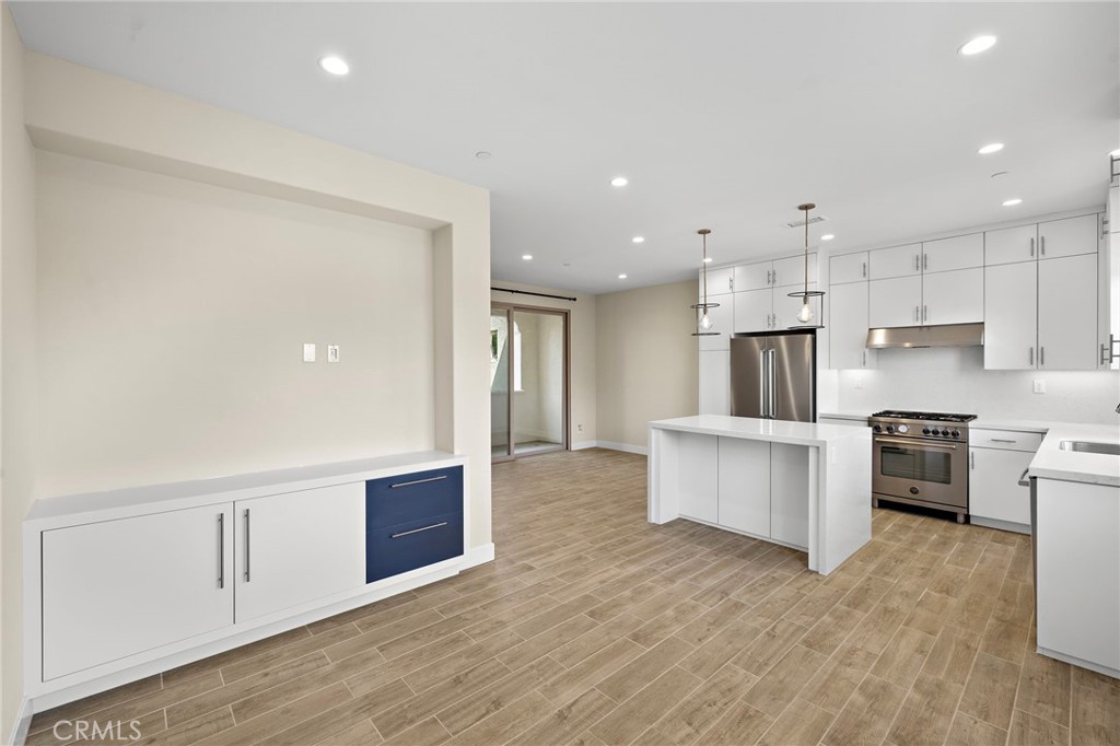 114 Outwest, Irvine CA 92618 - photo 2