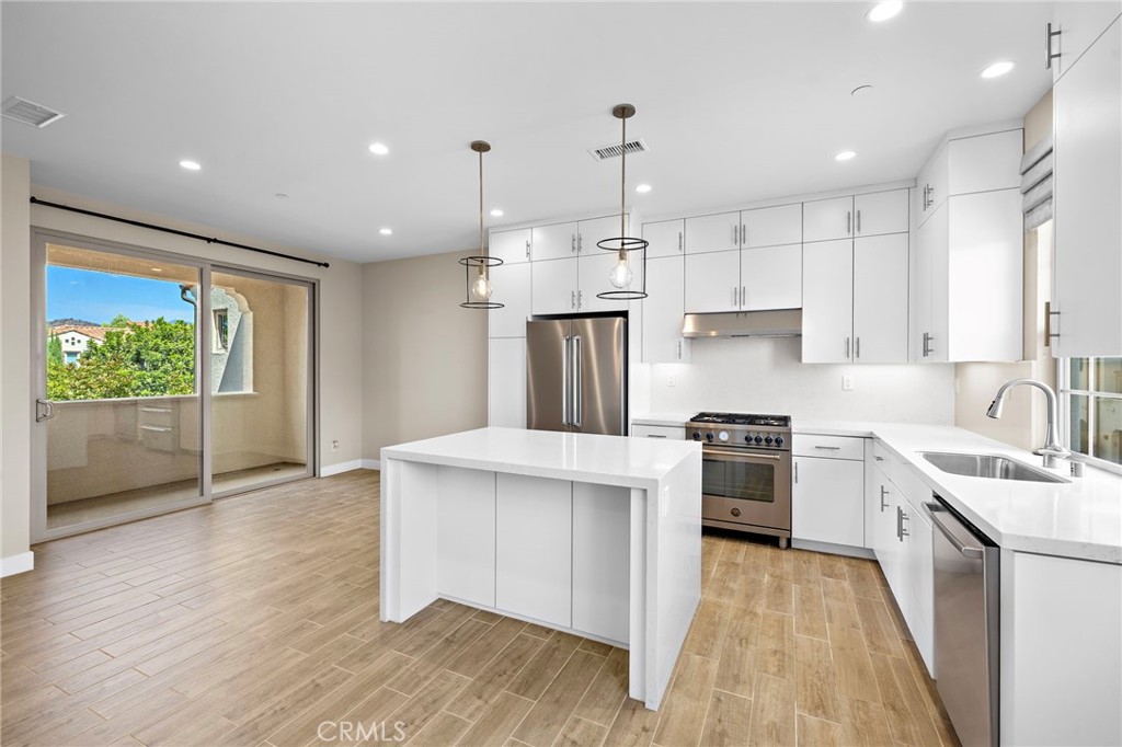 114 Outwest, Irvine CA 92618 - photo 3