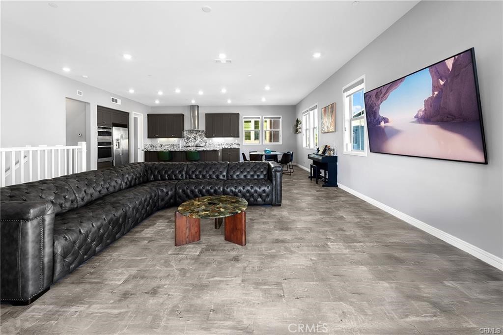 115 Frame, Irvine CA 92618 - photo 5