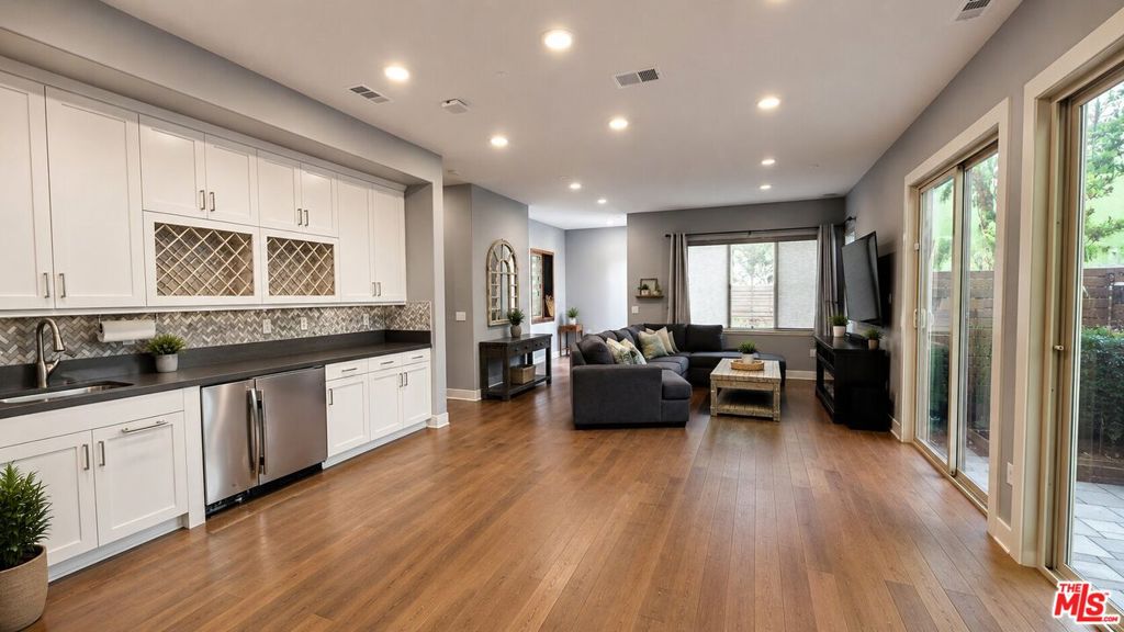 116 Catalyst, Irvine CA 92618 - photo 5