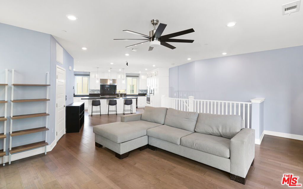 116 Catalyst, Irvine CA 92618 - photo 22