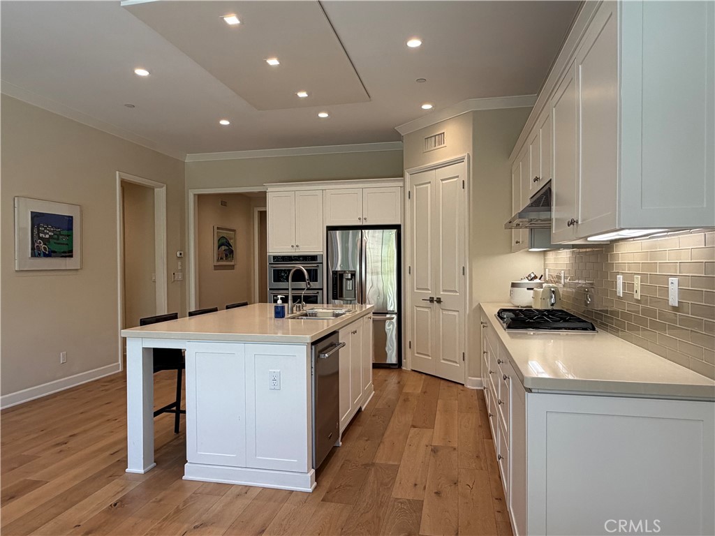Kitchen - 116 Rotunda, Irvine CA 92620 - photo 7