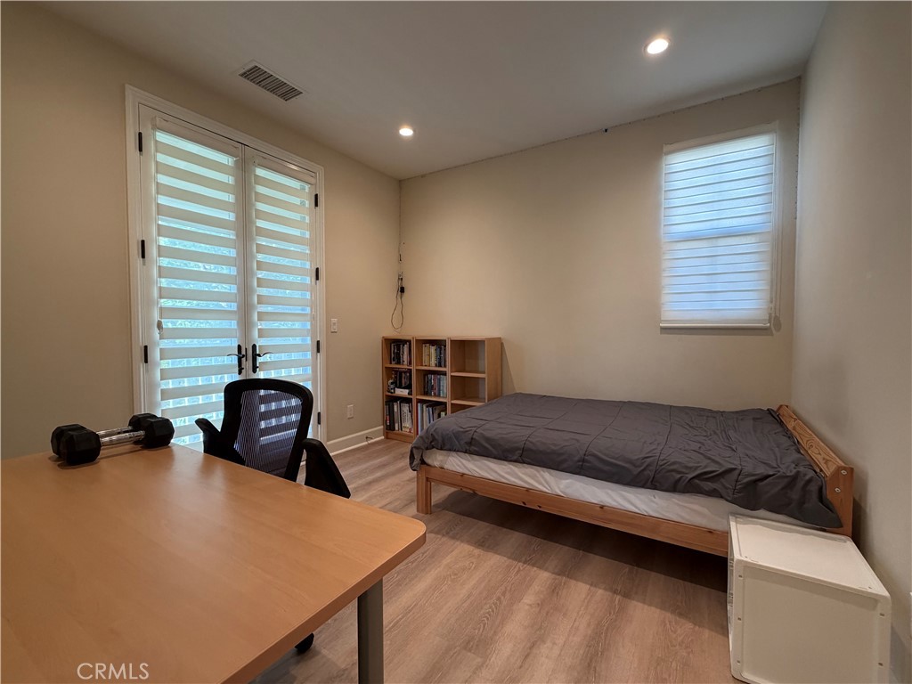 Guest bedroom 1 - 116 Rotunda, Irvine CA 92620 - photo 20