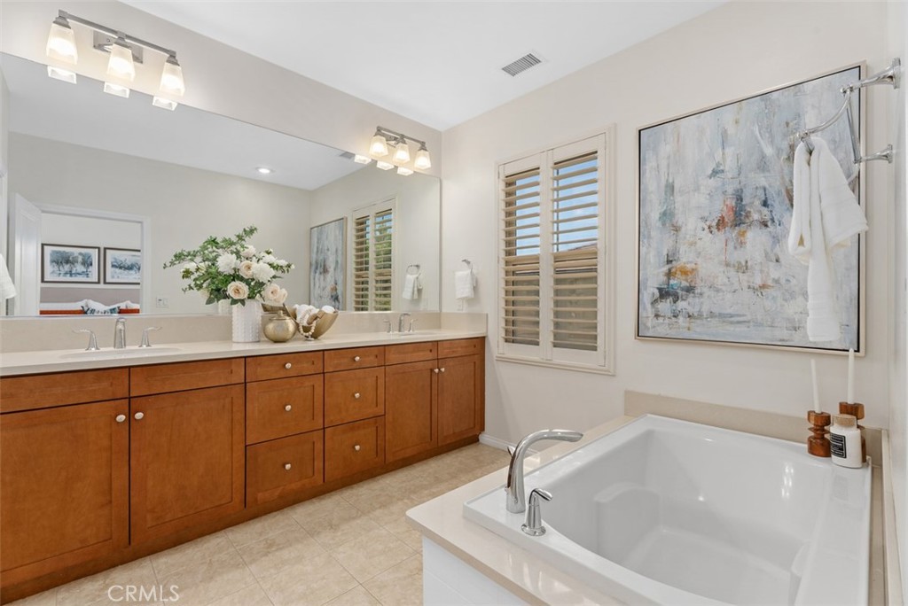 Primary bath comes with soaking bathtub and dual sink vanity. - 117 Gemstone, Irvine CA 92620 - photo 16