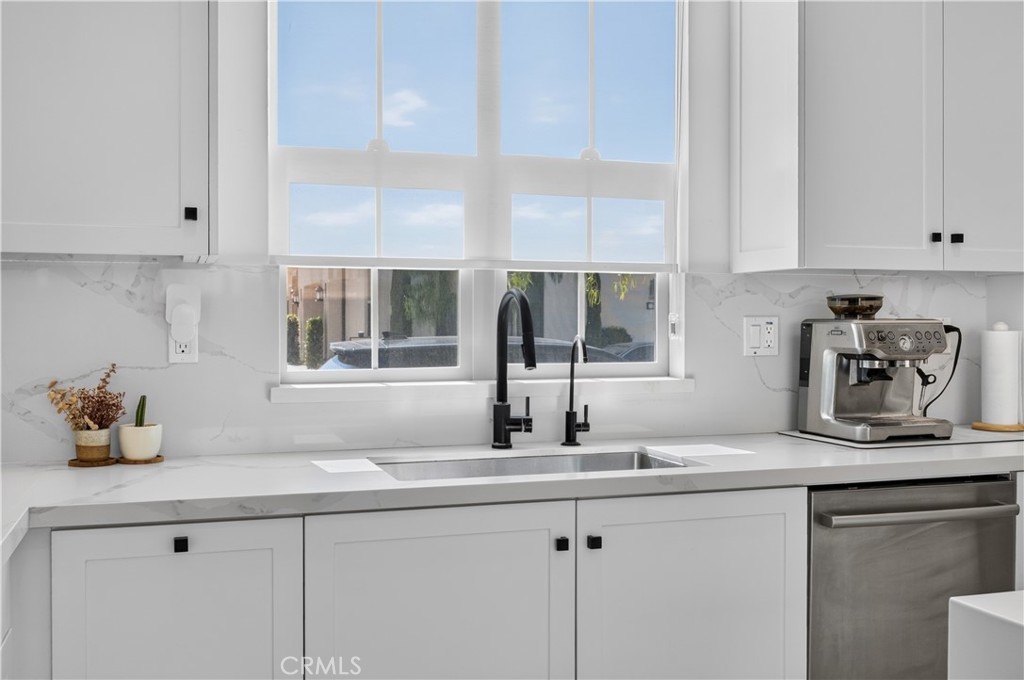 Kitchen - 118 Yellow Iris, Irvine CA 92618 - photo 9