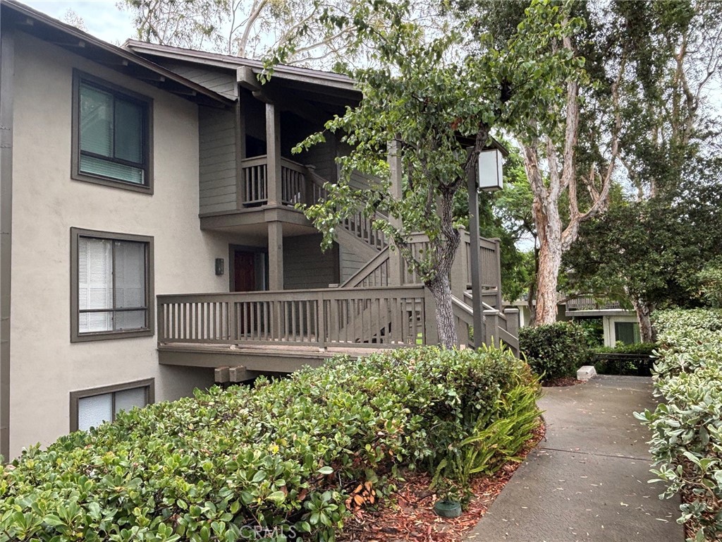 END UNIT, GROUND LEVEL - 12 Lago Norte, Irvine CA 92612 - photo 2