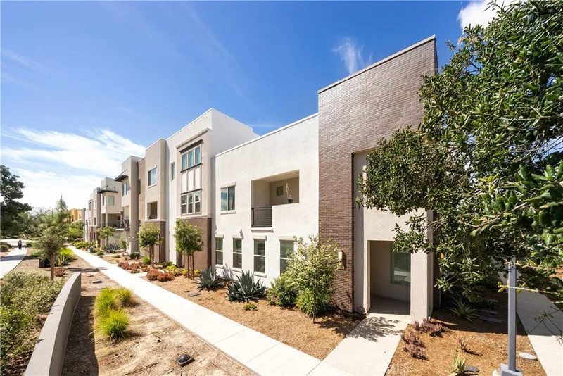 120 Novel, Irvine, CA 92618