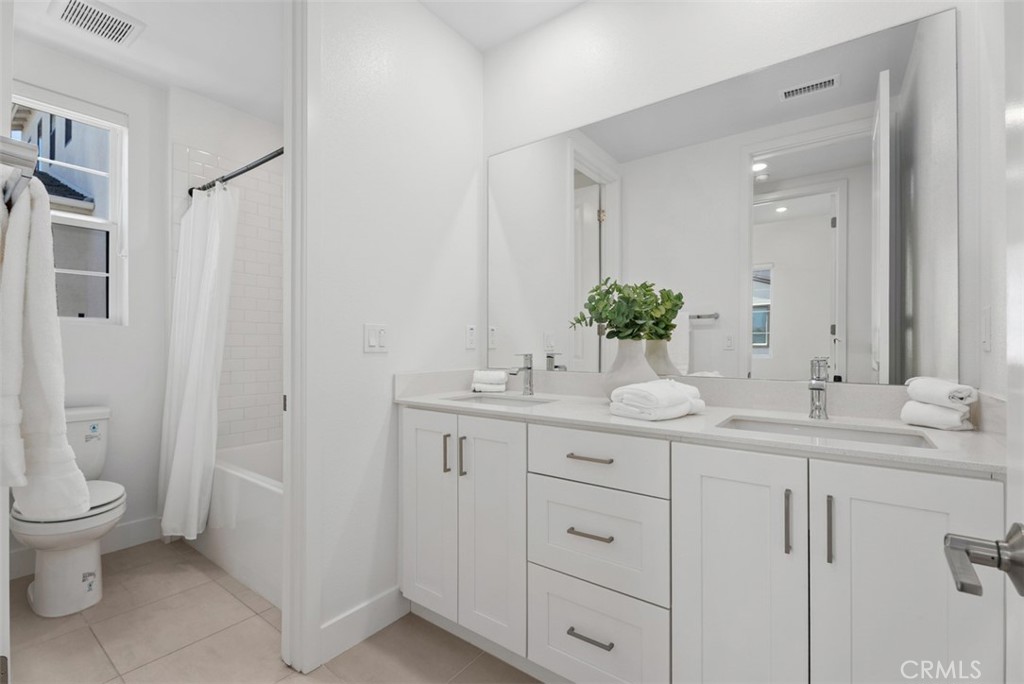 121 Bosal, Irvine CA 92618 - photo 25