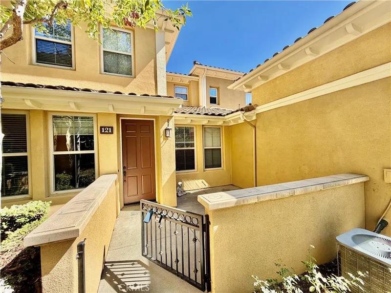 121 Chantilly, Irvine, CA 92620
