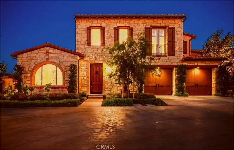 121 Sunset, Irvine, CA 92602