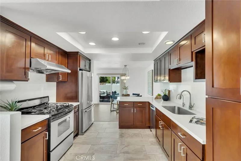 122 Almador, Irvine