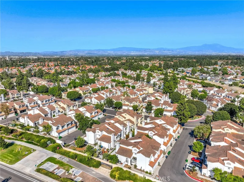 122 Almador, Irvine, CA 92614