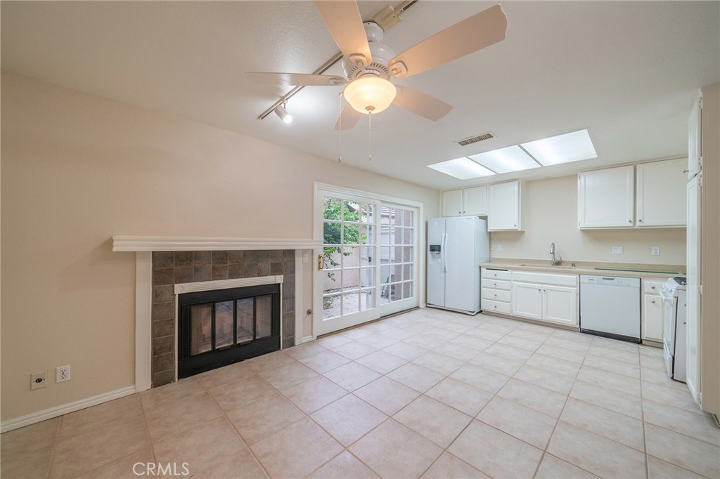 123 Goldenrod 74, Irvine CA 92614 - photo 4