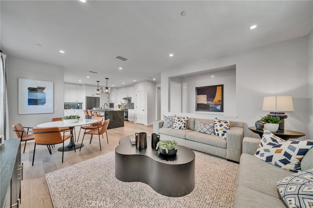 124 Sunnyside, Irvine CA 92618 - photo 2