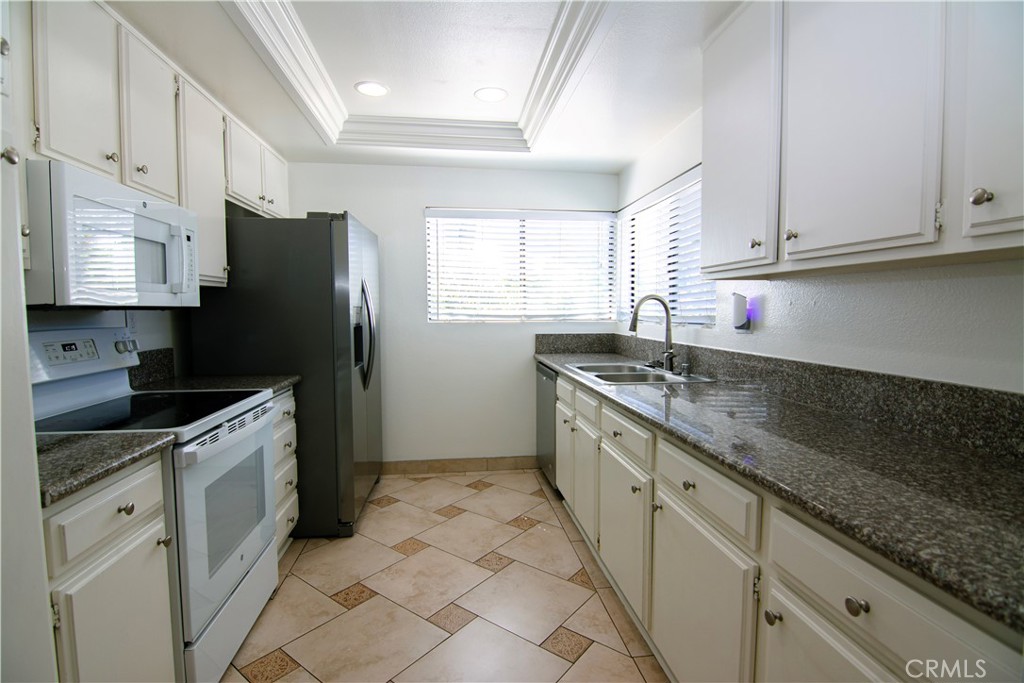 125 Tarocco, Irvine CA 92618 - photo 5