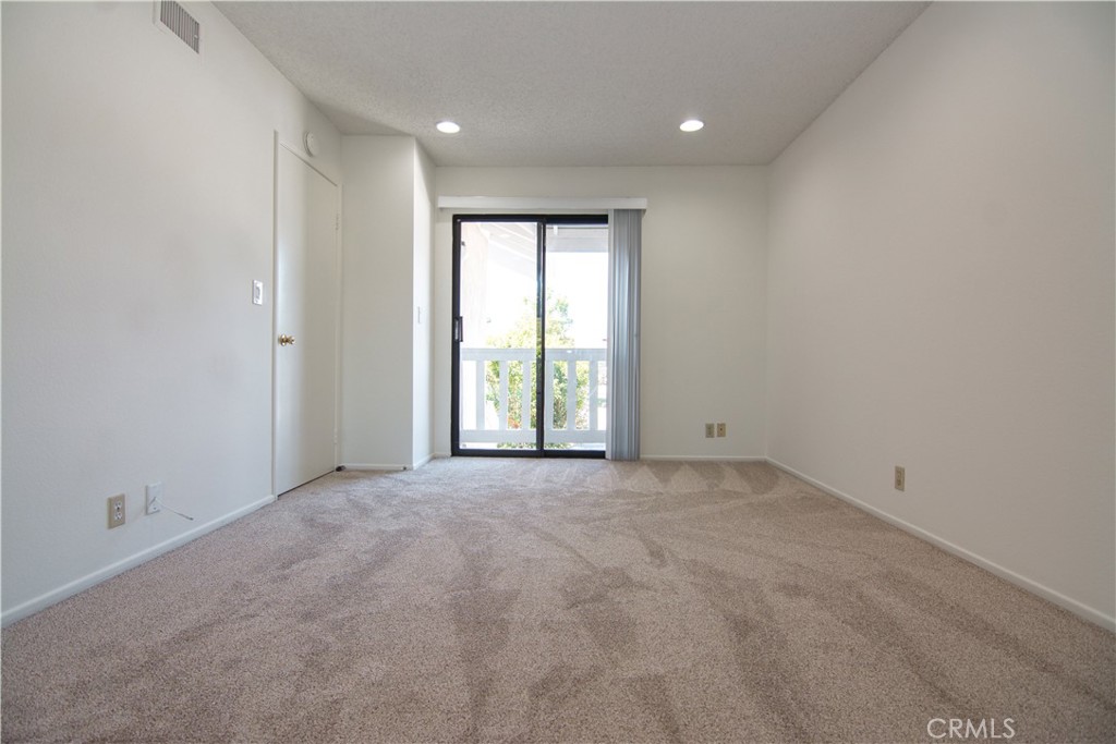 Extra large primary bedroom - 125 Tarocco, Irvine CA 92618 - photo 15