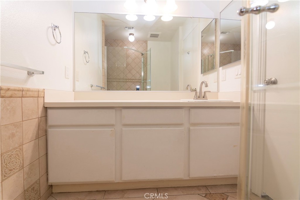Remodeled Primary Suite Bathroom - 125 Tarocco, Irvine CA 92618 - photo 17