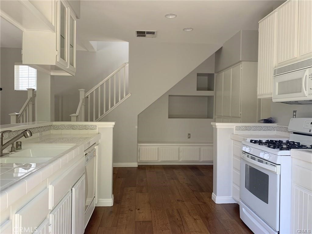 The chef is sure to appreciate all the cabinet space here! - 126 Winslow Lane, Irvine CA 92620 - photo 4