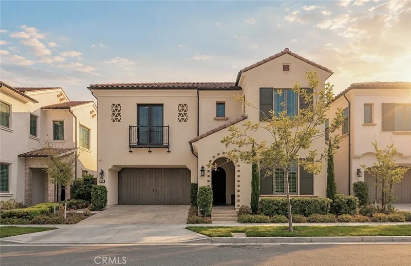 128 Roscomare, Irvine, CA 92602