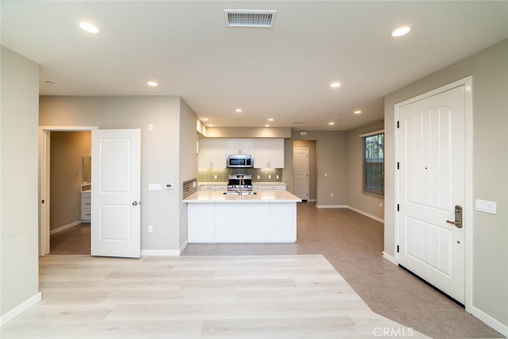 128 Tubeflower, Irvine CA 92618 - photo 4