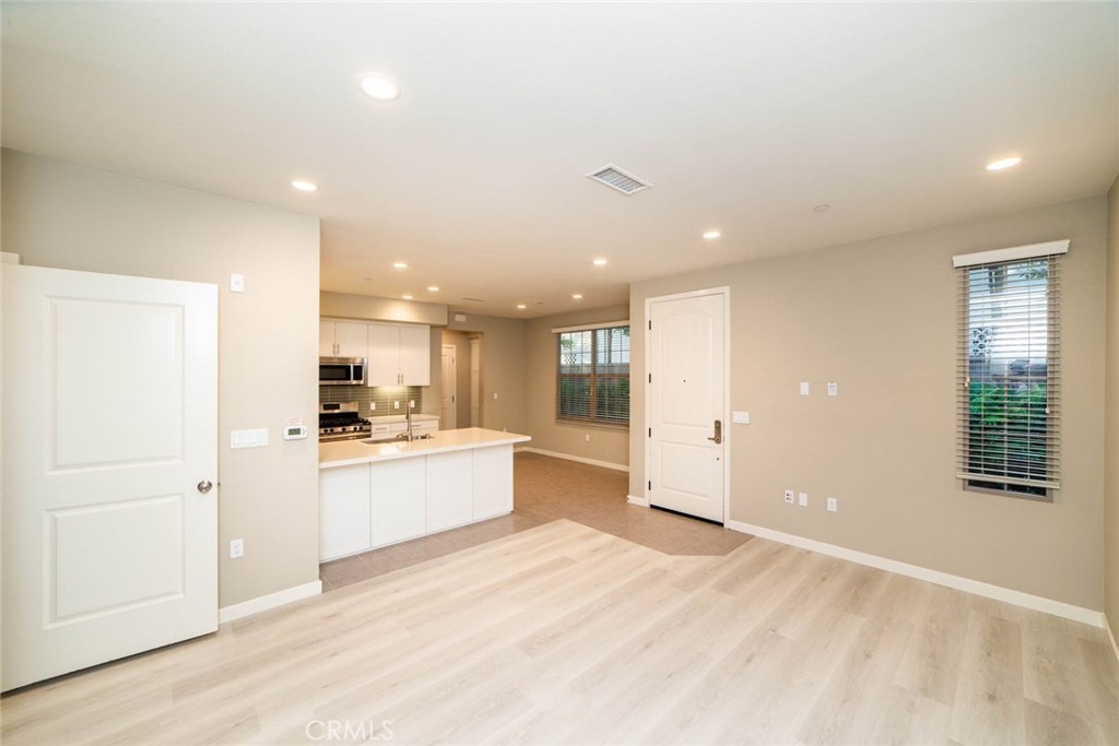 128 Tubeflower, Irvine CA 92618 - photo 5