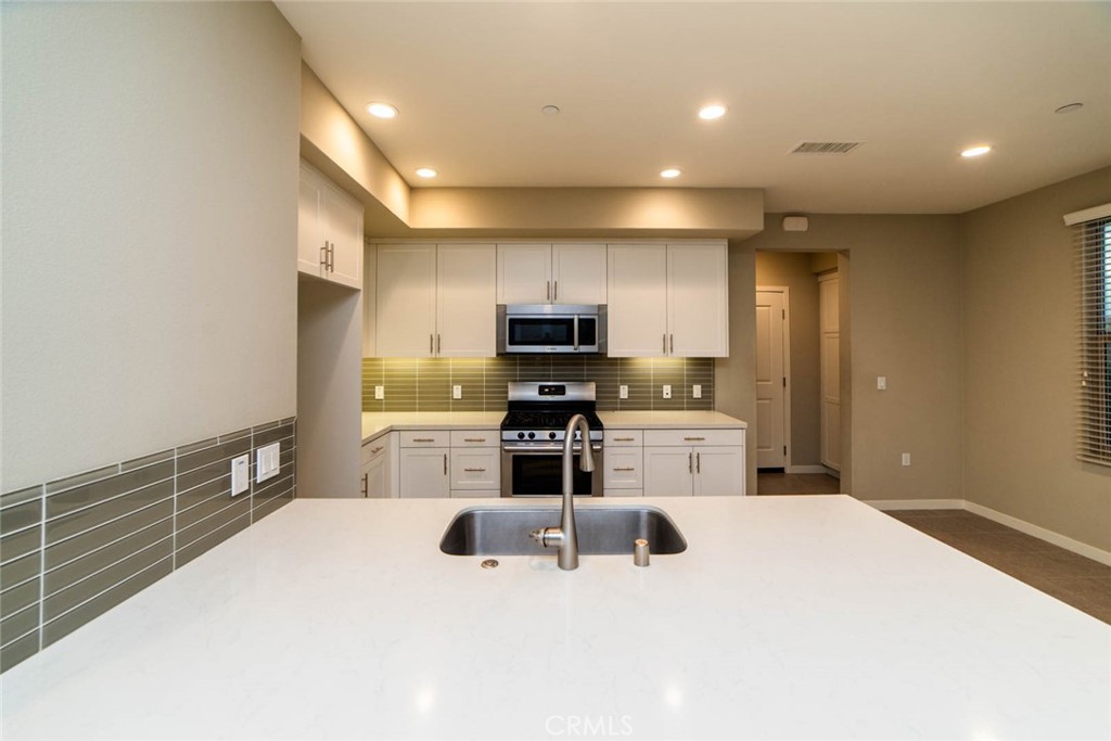 128 Tubeflower, Irvine CA 92618 - photo 8