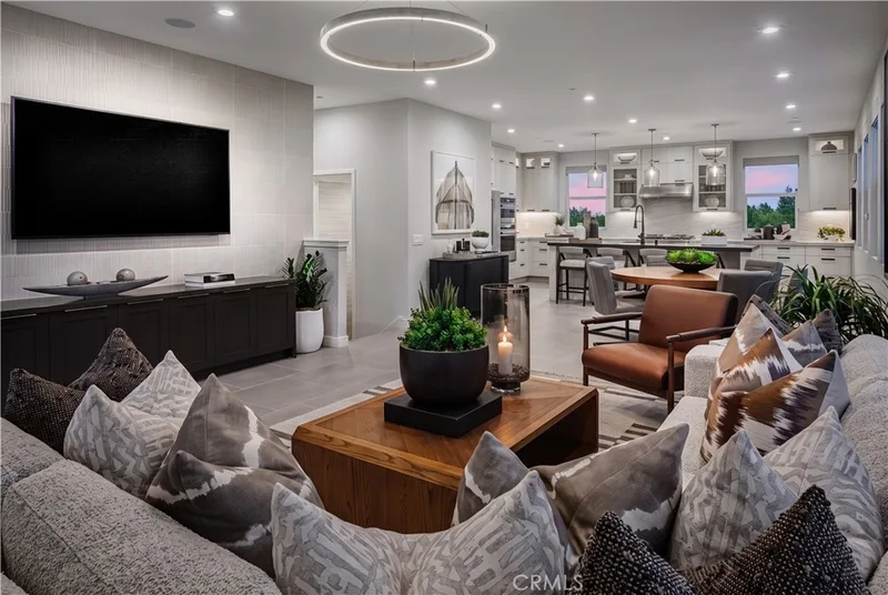 129 Sawtelle, Irvine, CA 92618