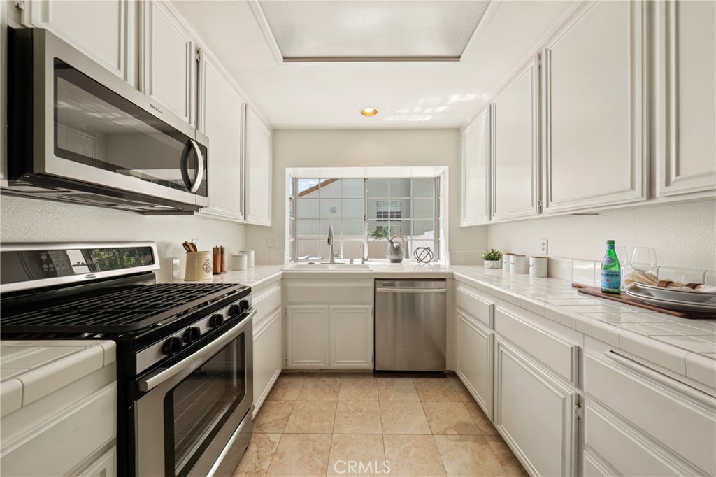 130 Almador, Irvine CA 92614 - photo 6