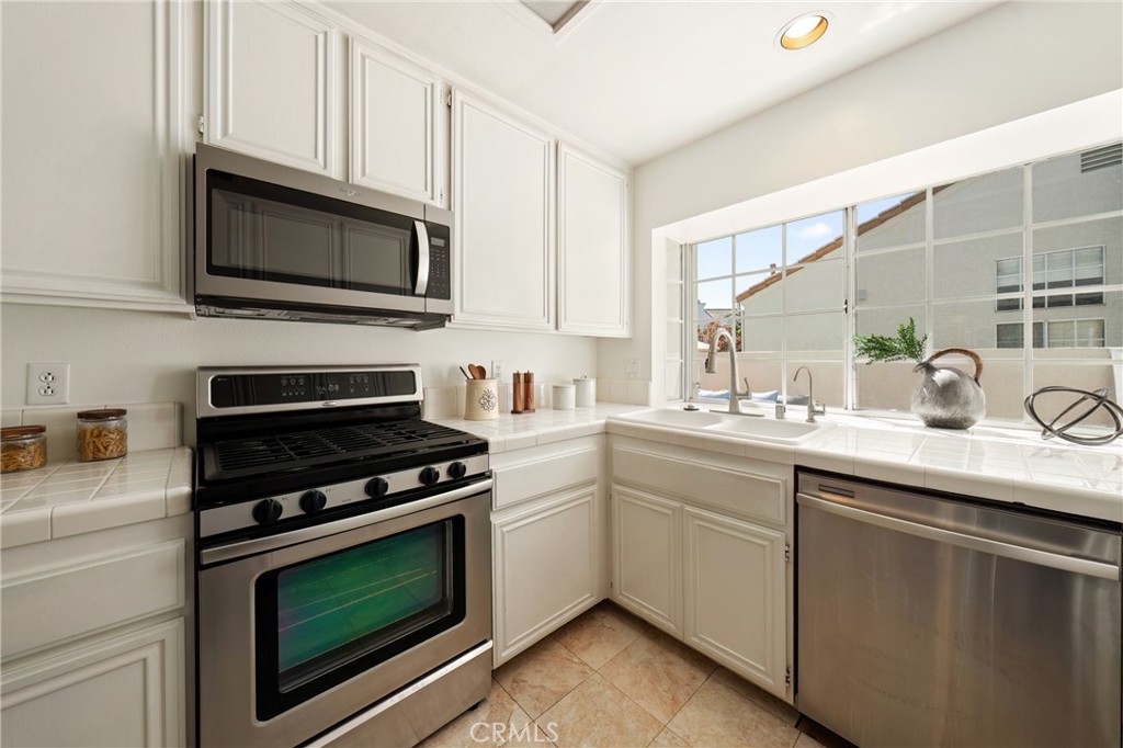 130 Almador, Irvine CA 92614 - photo 7