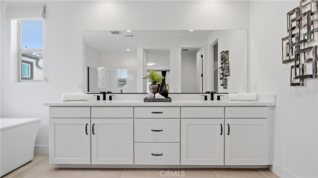 133 Bosal, Irvine CA 92618 - photo 25