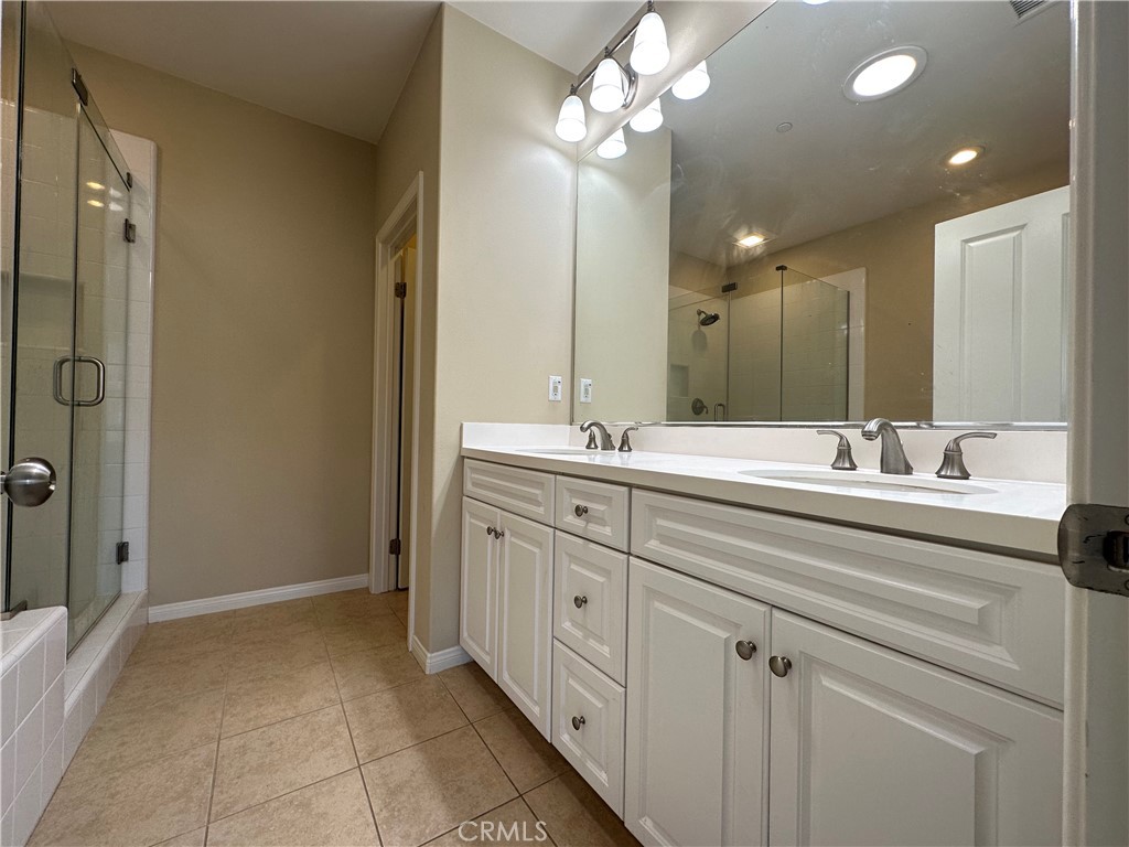 Bathroom 2 (Master) - 133 Lamplighter, Irvine CA 92620 - photo 19