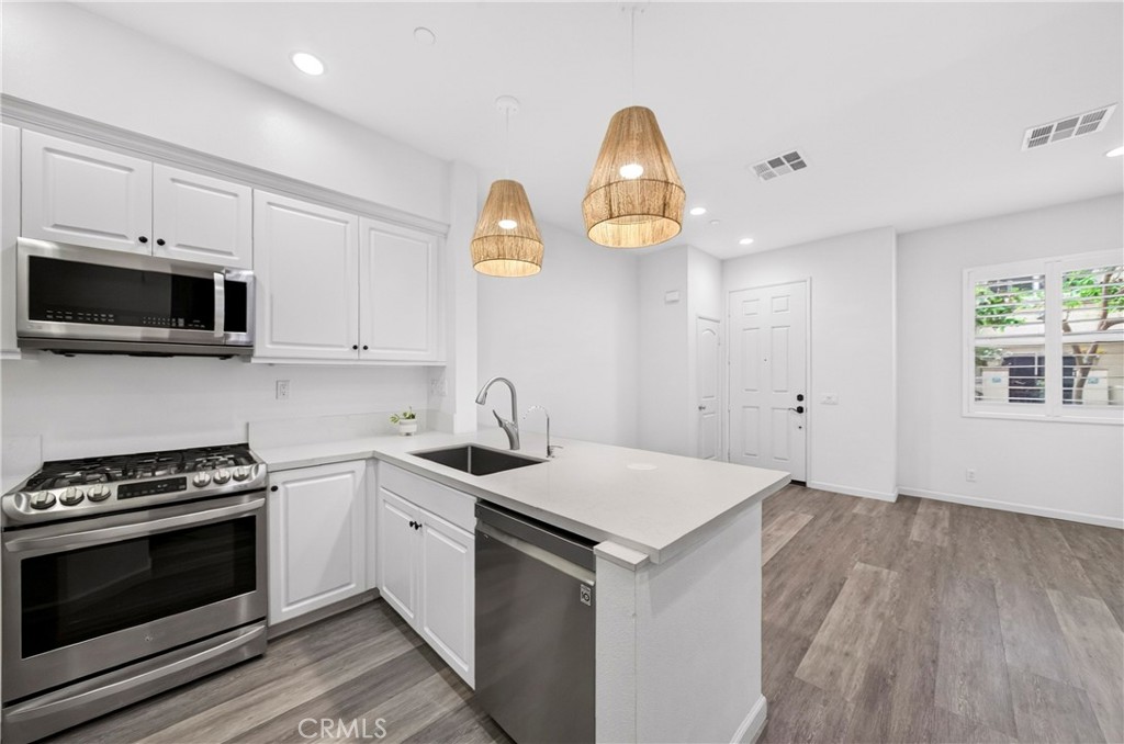 136 Hedge Bloom, Irvine CA 92618 - photo 5
