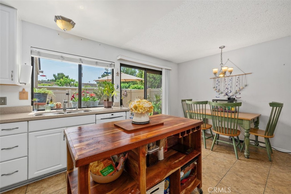 Kitchen and dining area overlooking the enclosed outdoor patio. - 14 Greenleaf, Irvine CA 92604 - photo 14