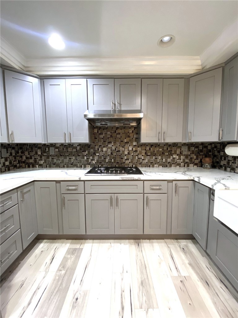 Gas stove top - 14 Rainbow Lk 3, Irvine CA 92614 - photo 7