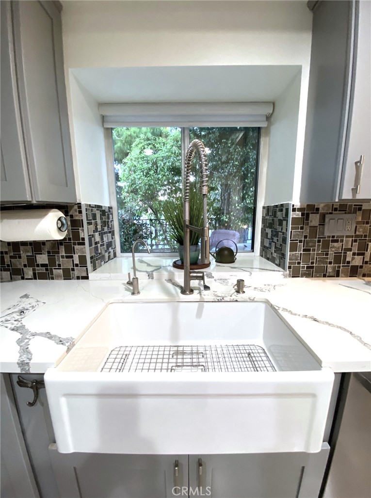 Utility sink - 14 Rainbow Lk 3, Irvine CA 92614 - photo 9