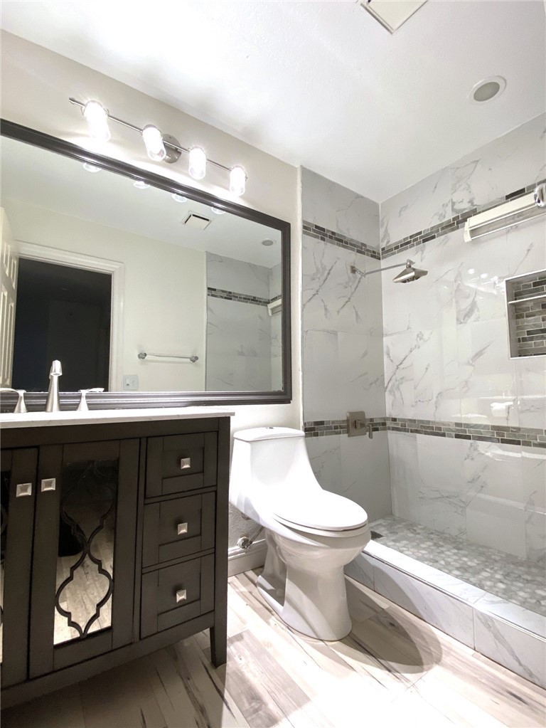 Downstairs full bathroom - 14 Rainbow Lk 3, Irvine CA 92614 - photo 16