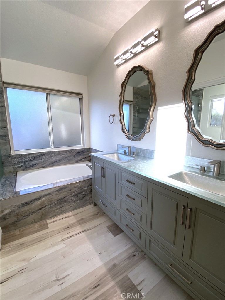 Master bath with dual-sinks - 14 Rainbow Lk 3, Irvine CA 92614 - photo 24